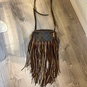 Louis Vuitton Crossbody bag in the color brown